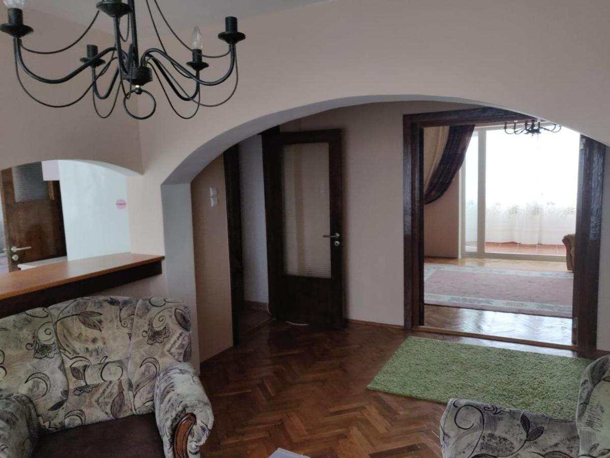 Pelican Proxy Apartment Oradea Luaran gambar